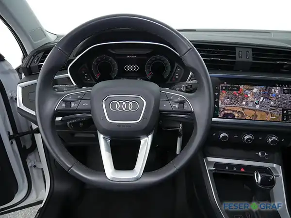 AUDI Q3 (8/16)