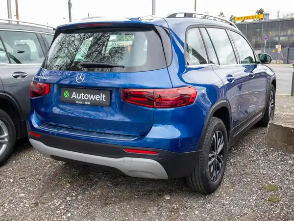 MERCEDES-BENZ GLB 200 (2/9)