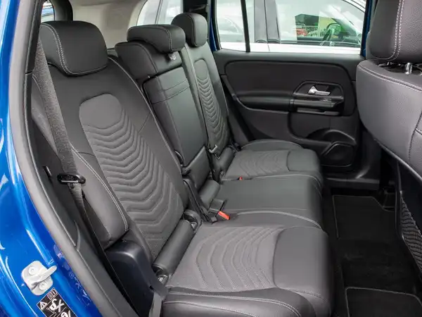 MERCEDES-BENZ GLB 200 (5/9)