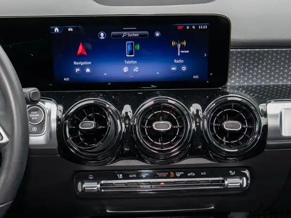 MERCEDES-BENZ GLB 200 (7/9)