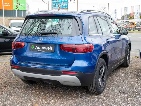 MERCEDES-BENZ GLB 200 (2/9)