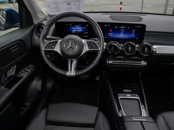 MERCEDES-BENZ GLB 200 (3/9)