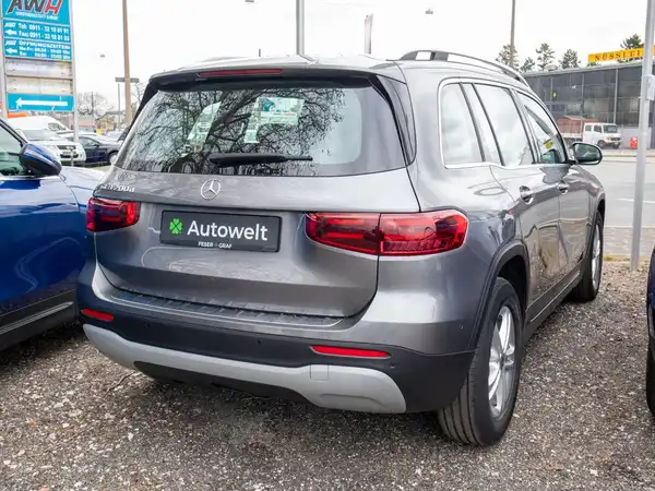 MERCEDES-BENZ GLB 200 (2/9)