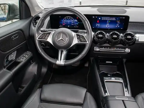 MERCEDES-BENZ GLB 200 (3/9)