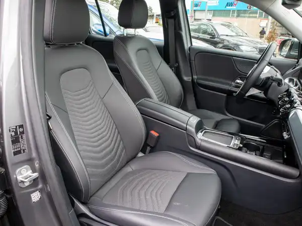 MERCEDES-BENZ GLB 200 (4/9)