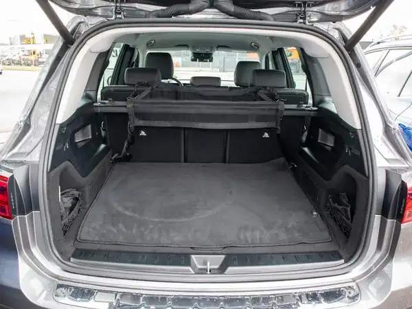 MERCEDES-BENZ GLB 200 (8/9)