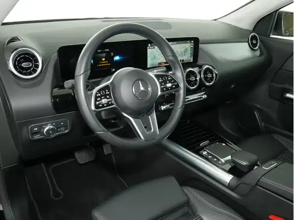 MERCEDES-BENZ GLA 200 (6/13)