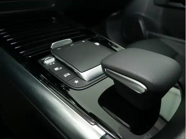 MERCEDES-BENZ GLA 200 (7/13)