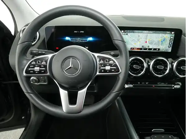 MERCEDES-BENZ GLA 200 (9/13)