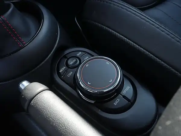 MINI COOPER (13/19)