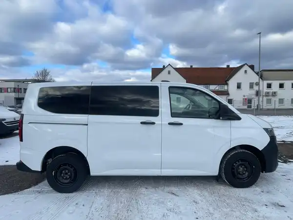 VW DER NEUE TRANSPORTER KOMBI (3/4)