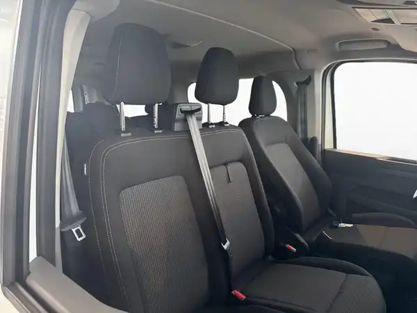 VW DER NEUE TRANSPORTER KOMBI (5/10)