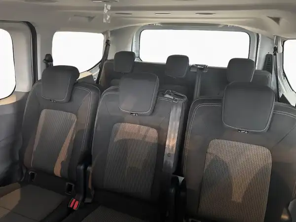 VW DER NEUE TRANSPORTER KOMBI (8/10)